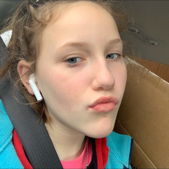 Meet your Posher, Hillary - Picture 1 of 1